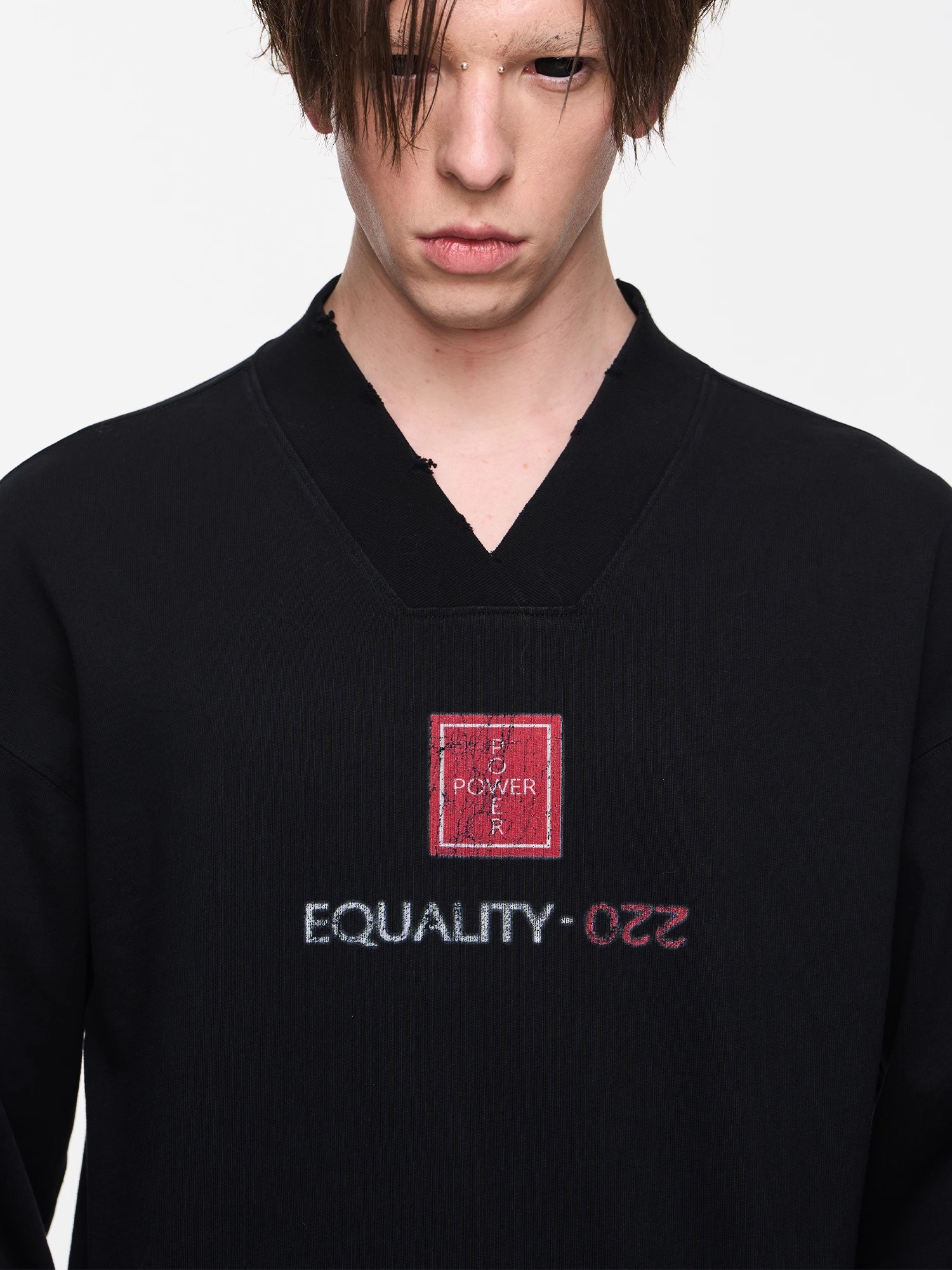 BLINDNOPLAN 24AW V-Neck "Egalitarianism" Print Washed T-Shirt