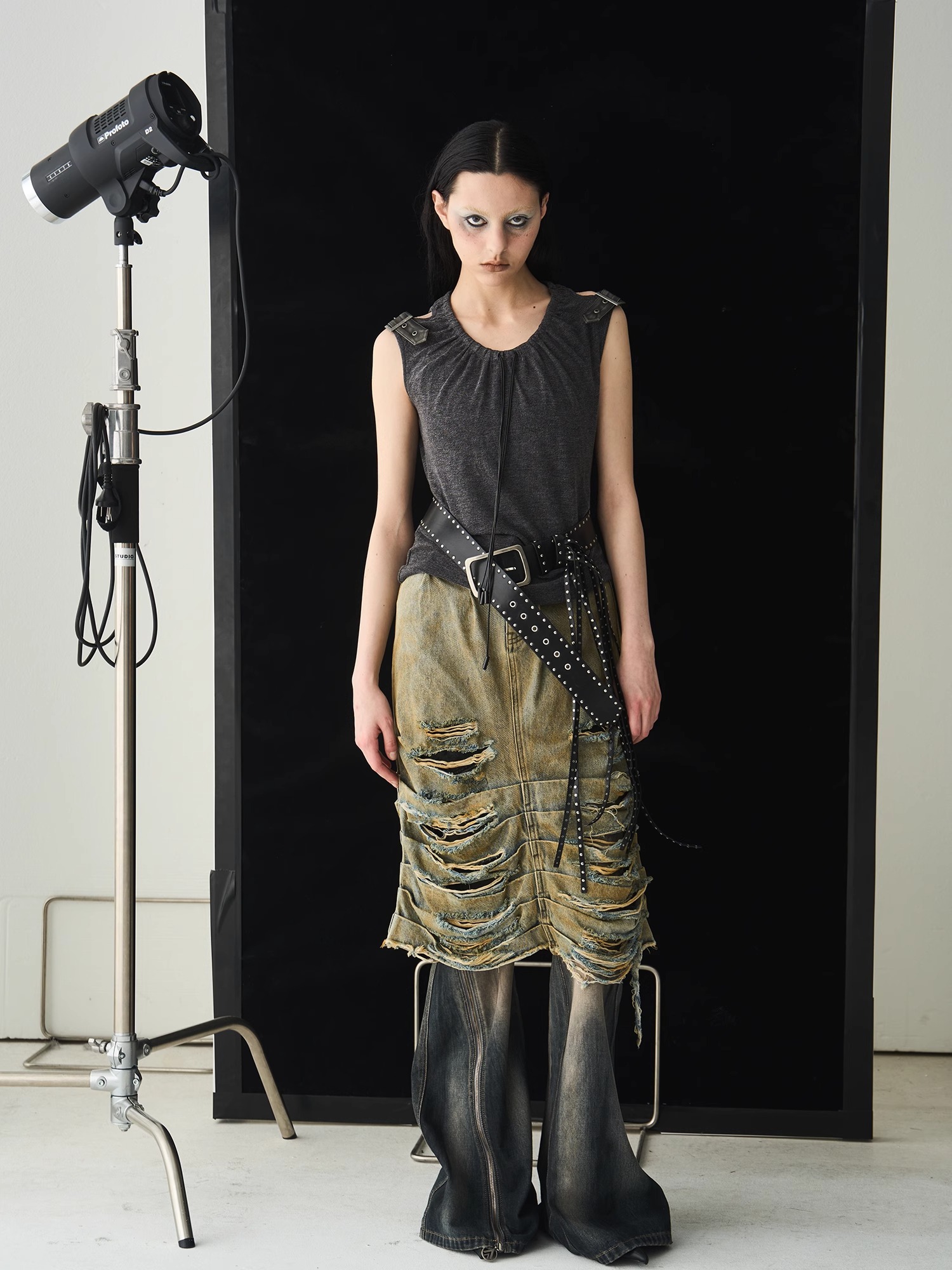 BORON ATOMS 24SS Hand-Dyed Adjustable Leather Buckle Drawstring Two-Tone Sleeveless Tank