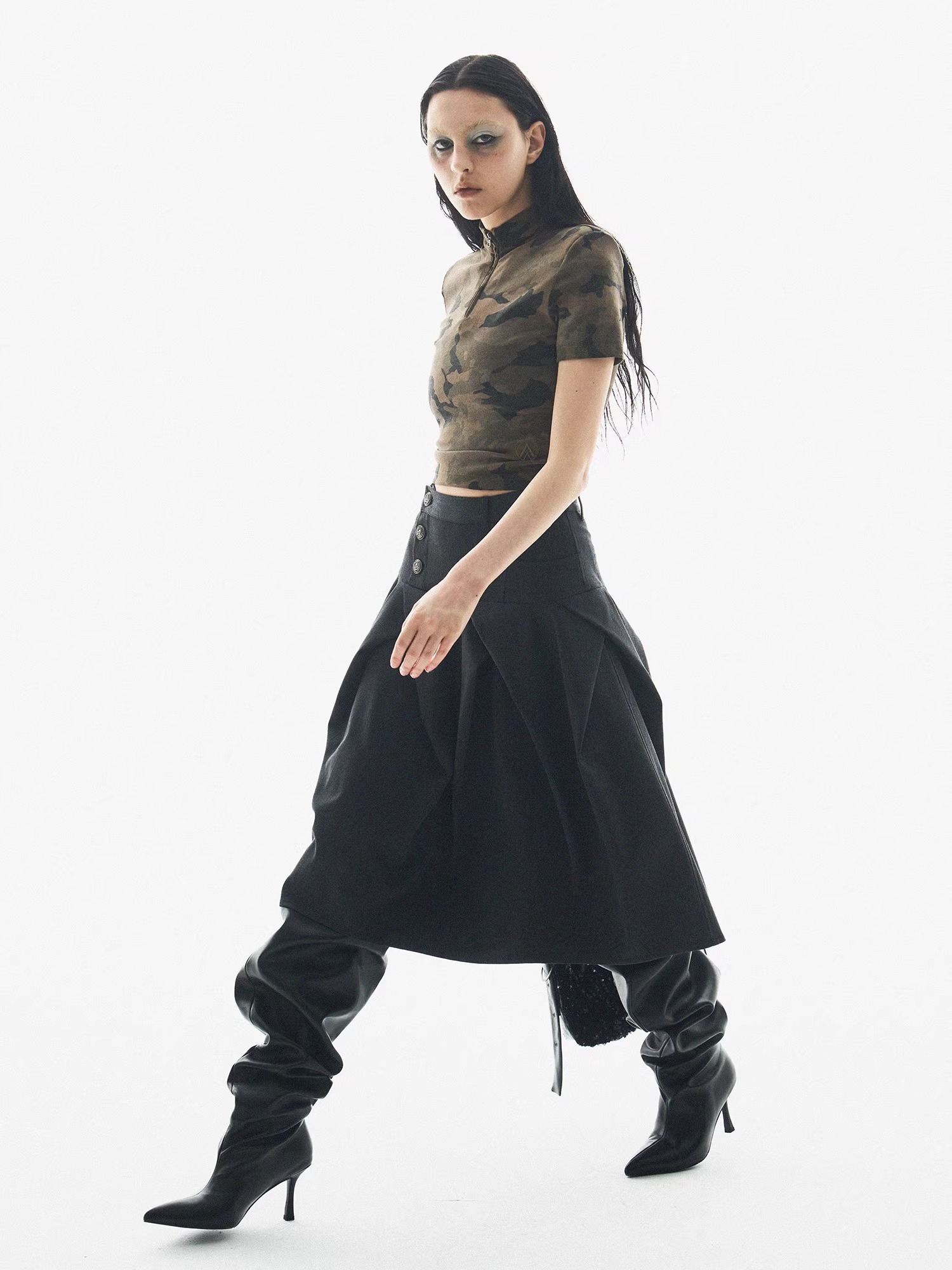 BORON ATOMS 24SS Camouflage Color-Block Shoulder-Padded Zip T-Shirt