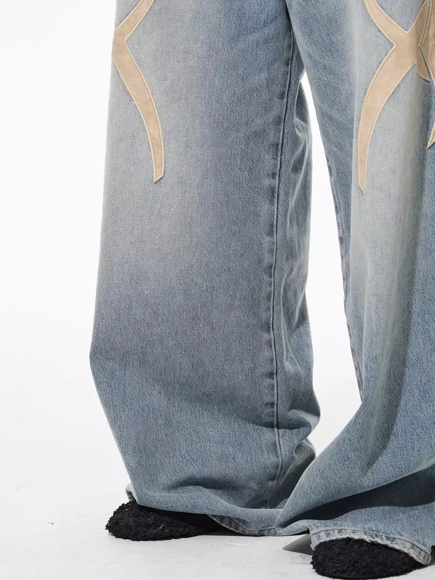 BLINDNOPLAN Graphic Logo Patch Embroidered Washed Loose-Fit Jeans