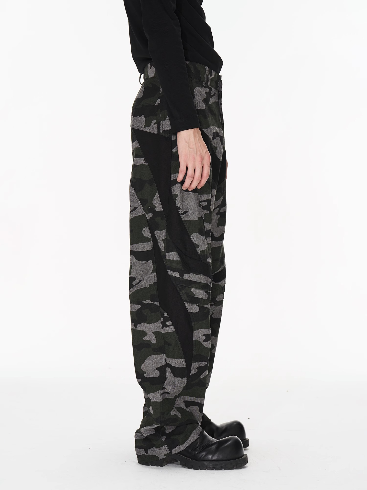 BLINDNOPLAN 23AW 拼接设计捏褶宽松直筒秋季迷彩工装裤