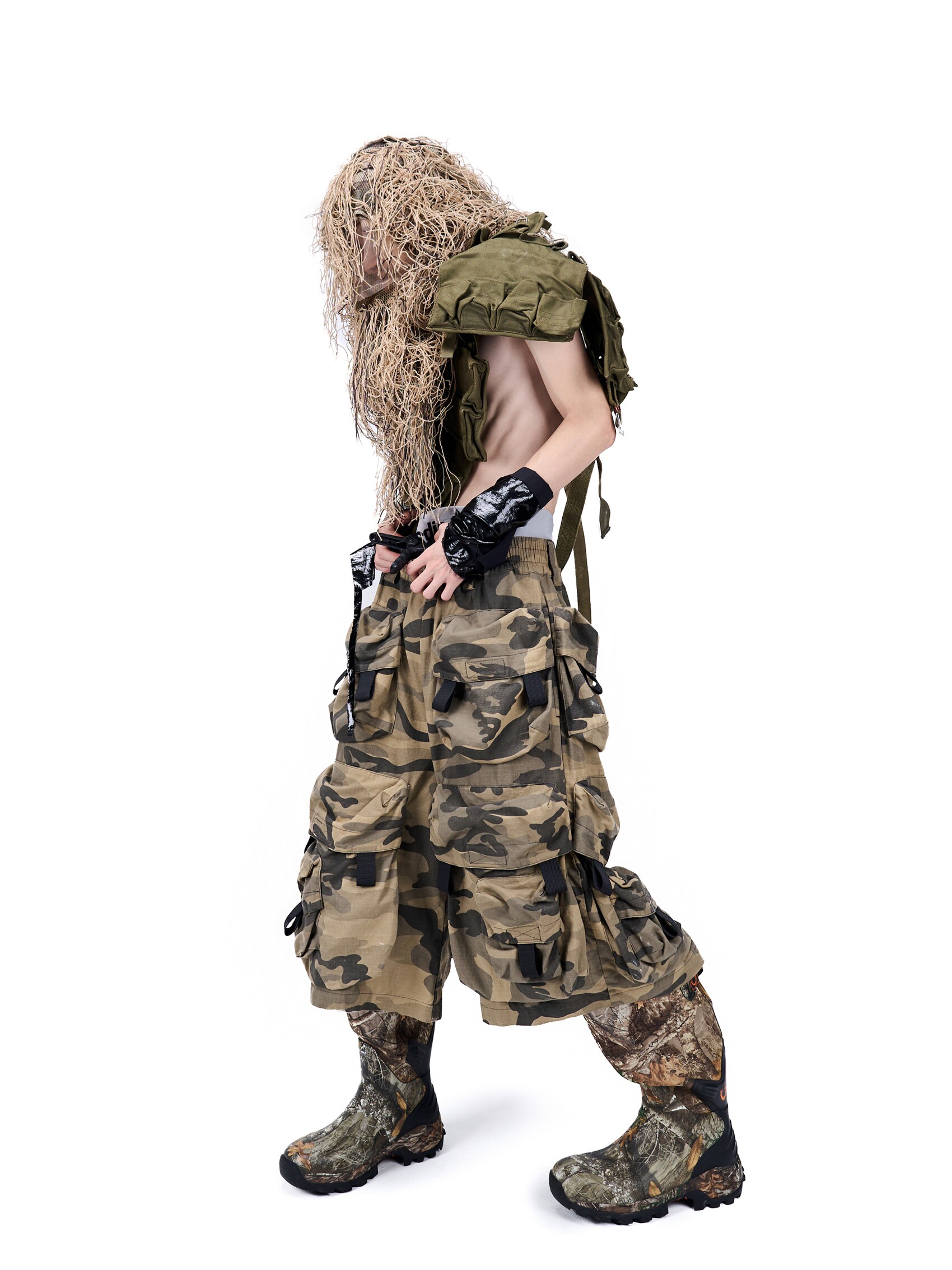 “Hunting Array“ Heavy-Duty Camouflage Cargo Capris