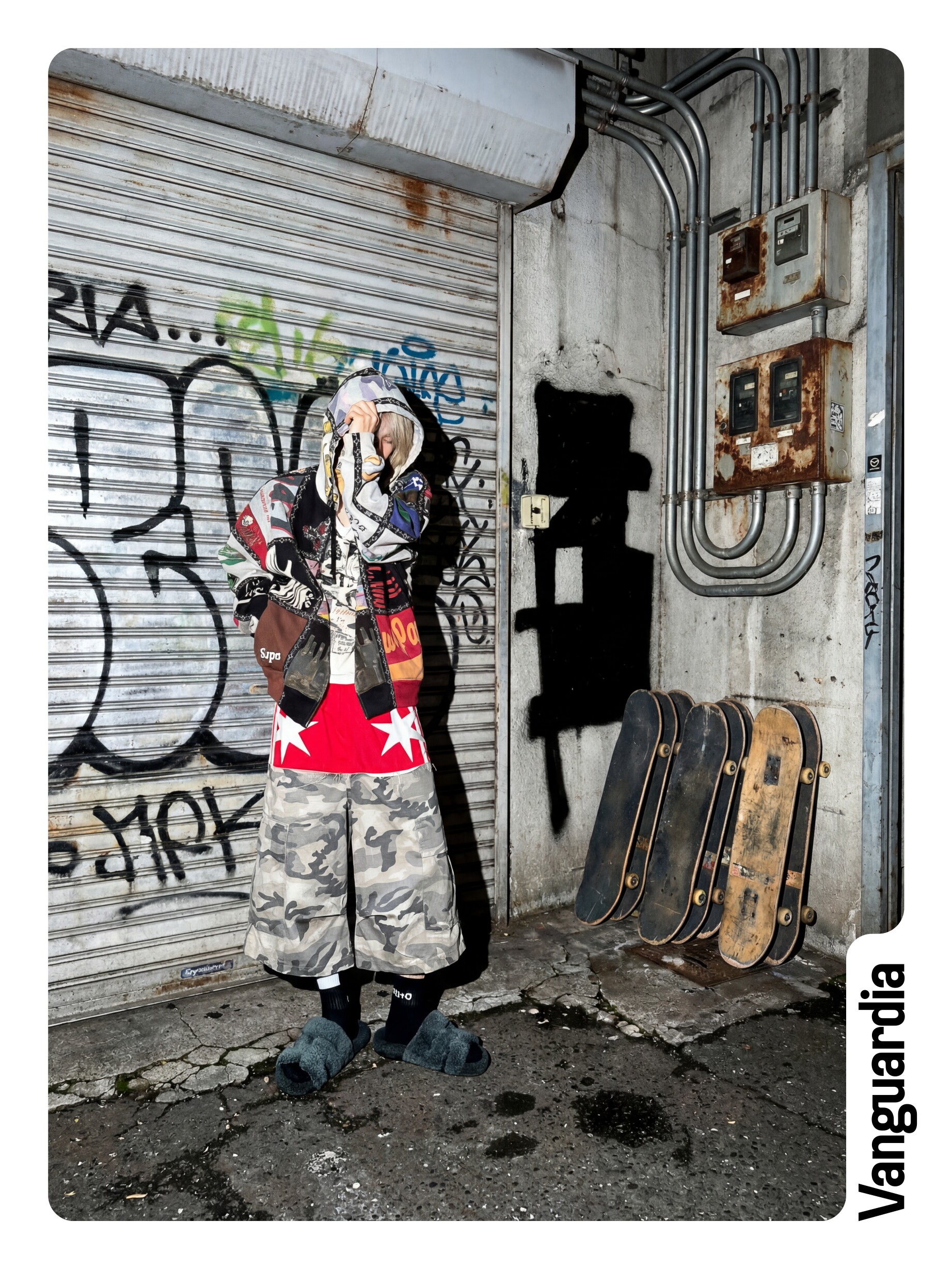 “Polaris“ Reconstructed Camouflage Capris