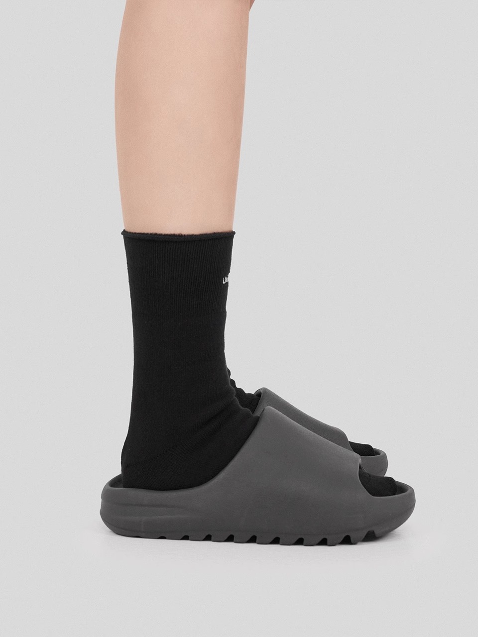 UNDERWATER AW23 EMBROIDERED FUZZY SOCKS