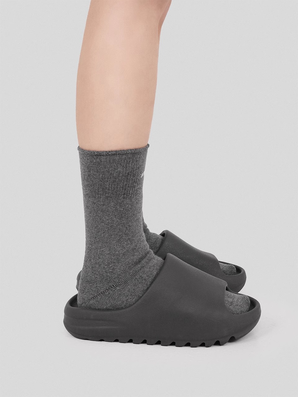 UNDERWATER AW23 EMBROIDERED FUZZY SOCKS