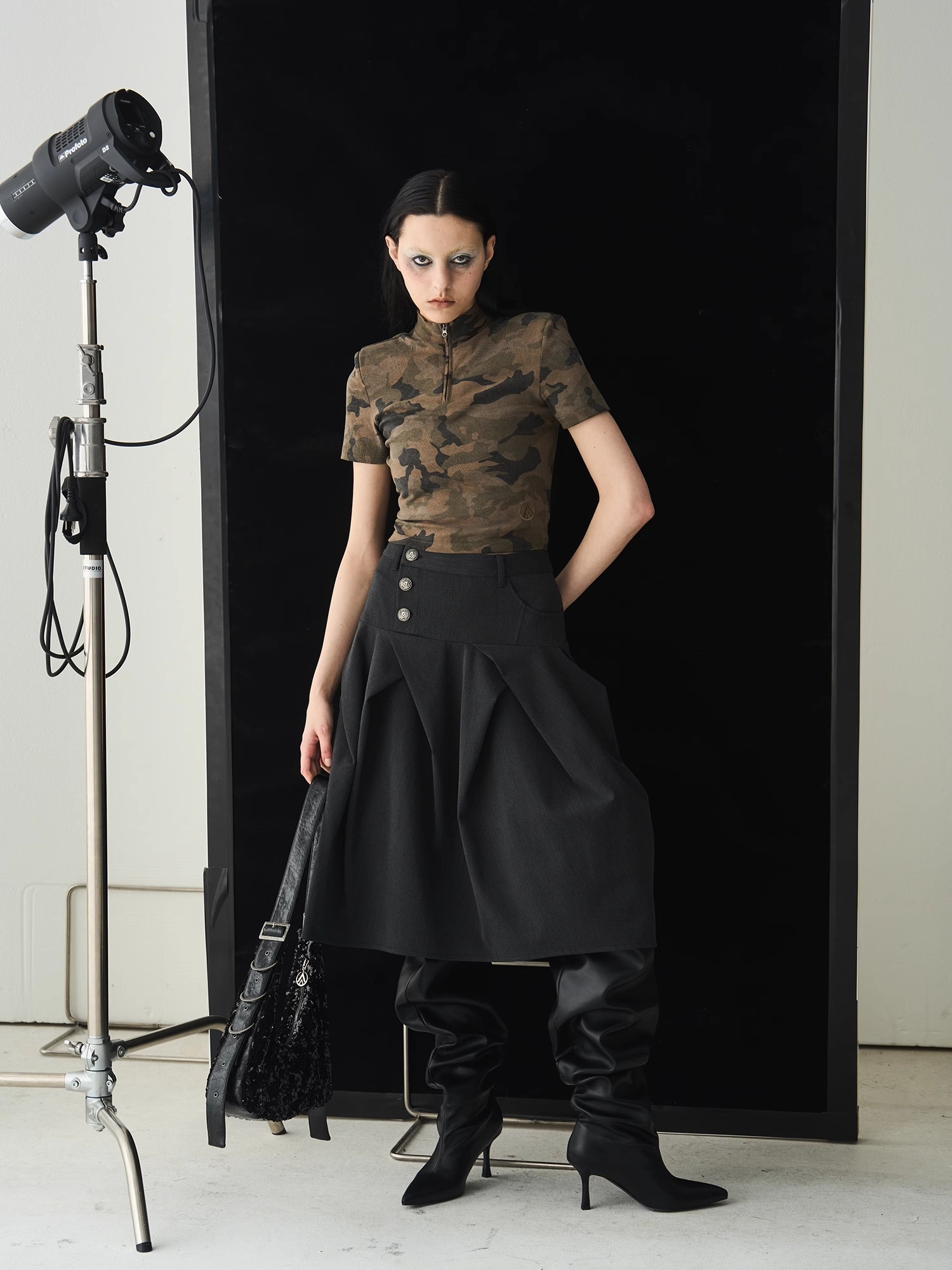 BORON ATOMS 24SS Camouflage Color-Block Shoulder-Padded Zip T-Shirt