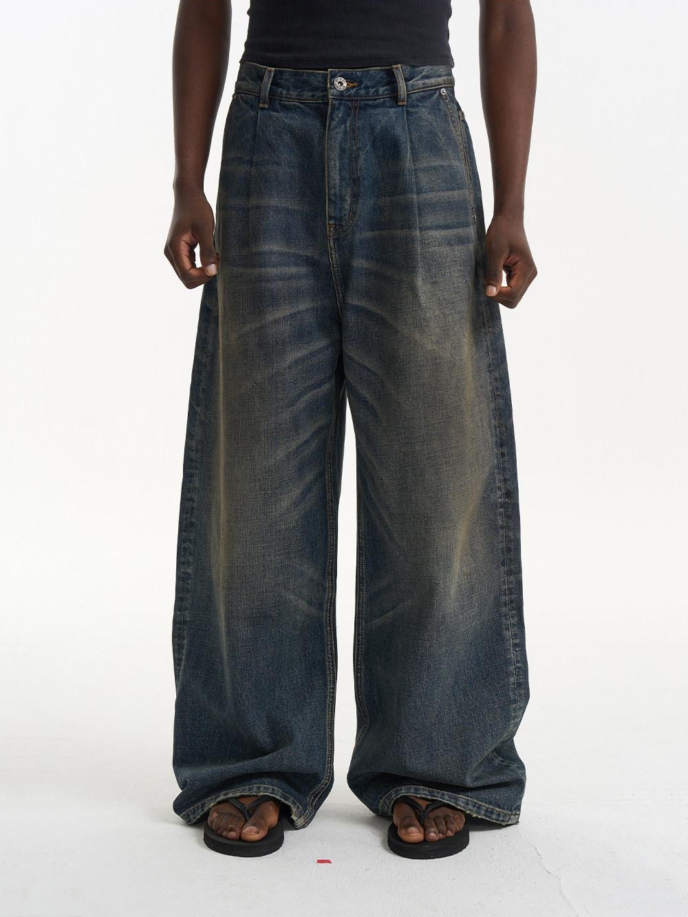Pleated Washed Wide-Leg Jeans