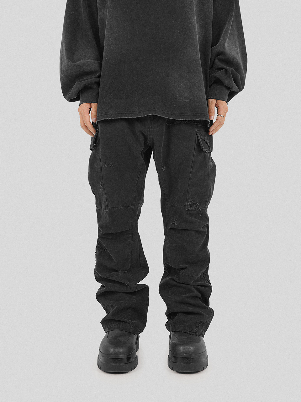 UNDERWATER AW23 DISTRESSED FLARED CARGO