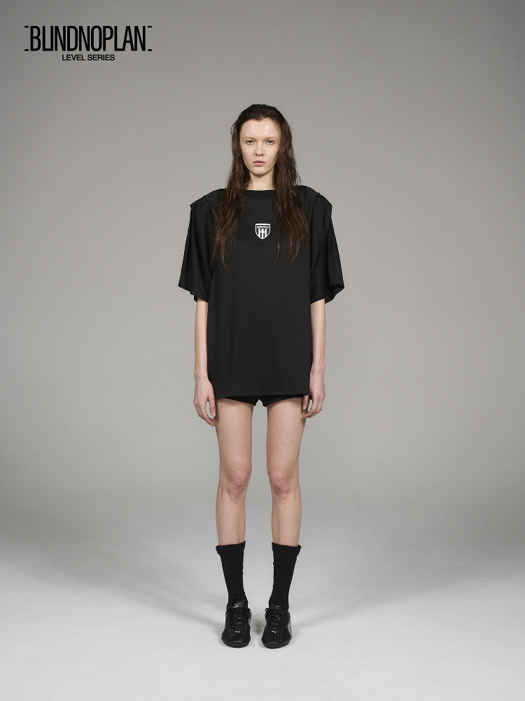 BLINDNOPLAN Level Series Oversized Shoulder Pleat Logo T-Shirt