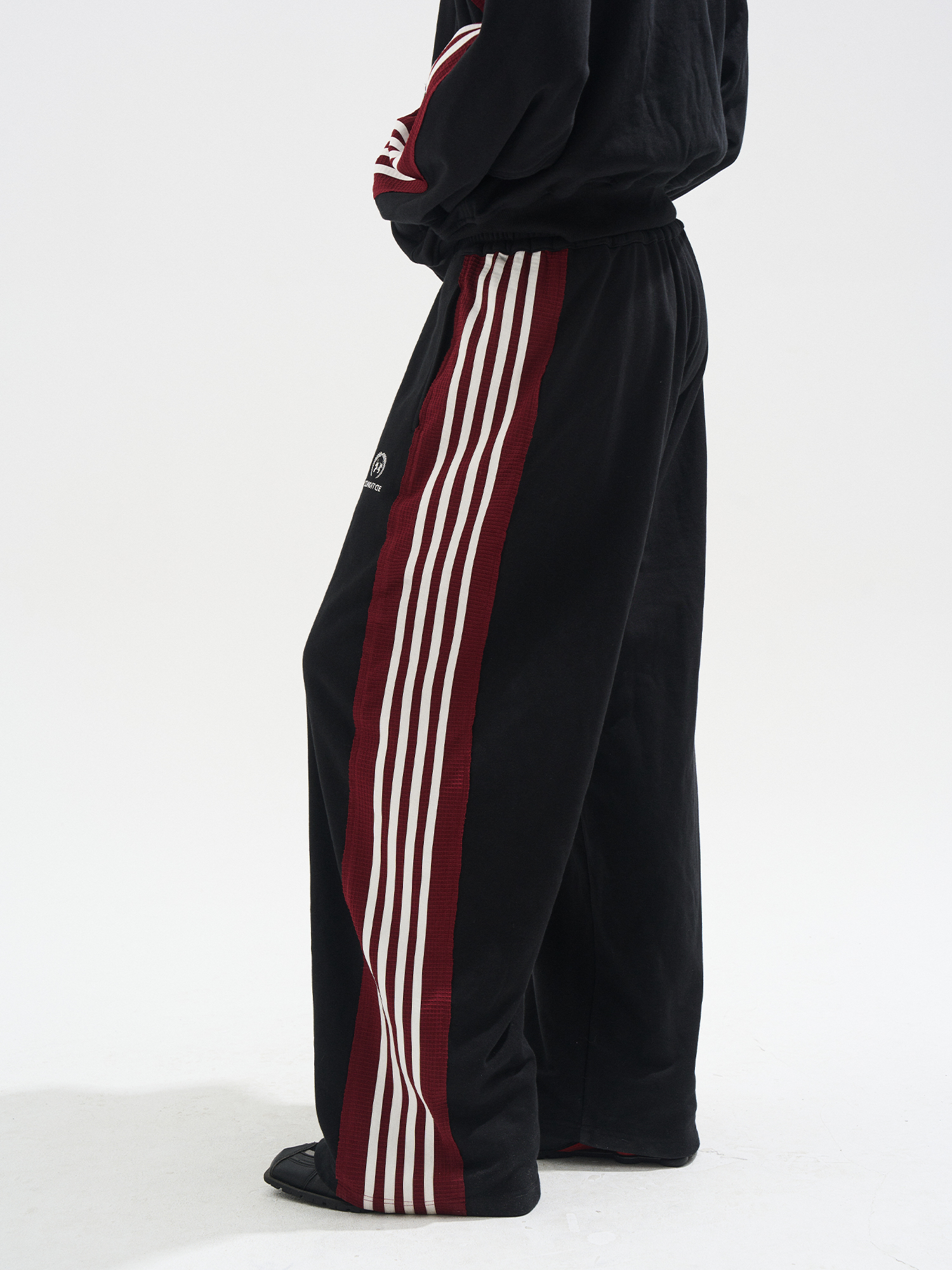EXITMODE BY BLINDNOPLAN Raw-Edge Color-Block Stripe Sweatpants