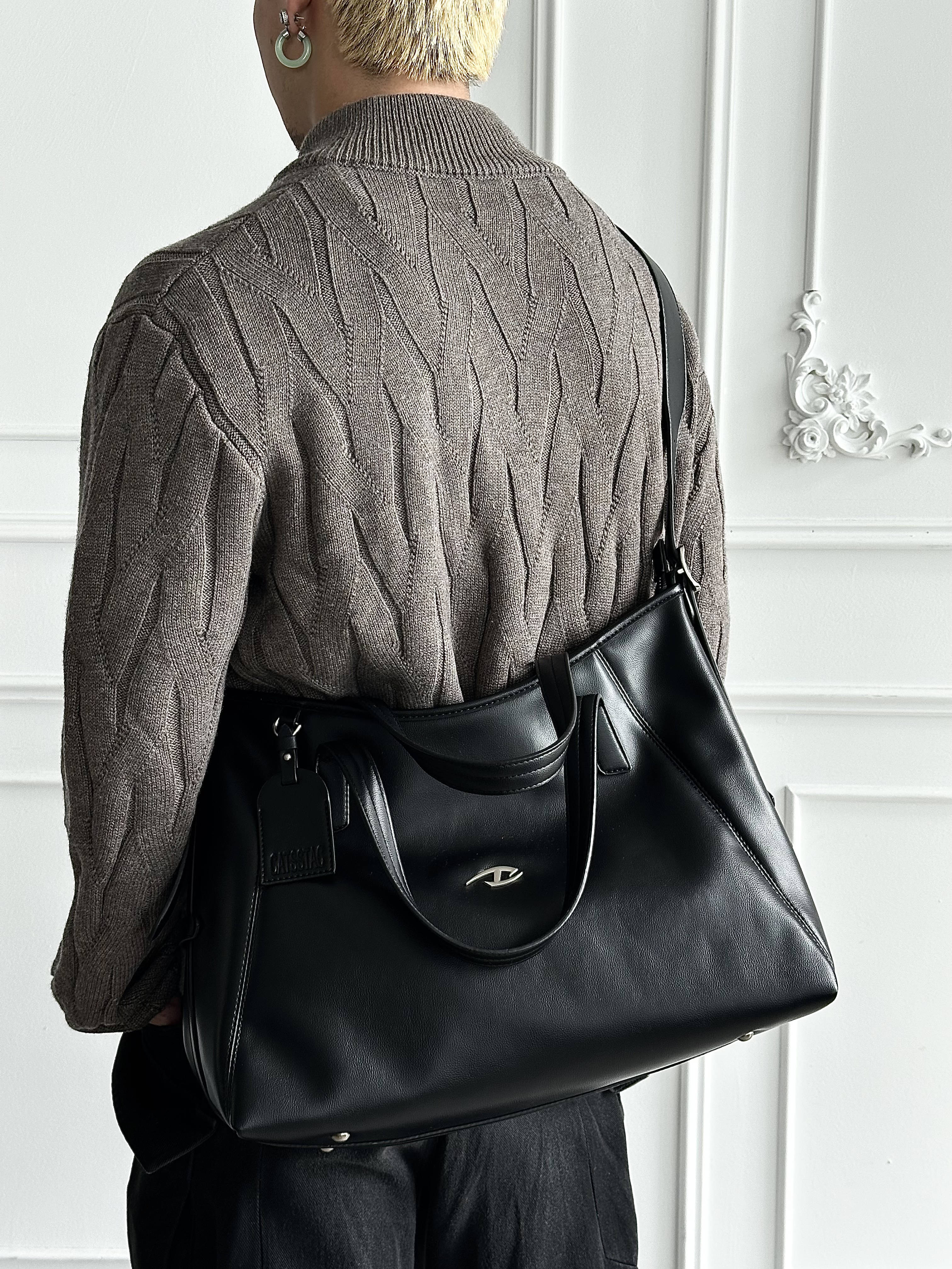 Beso Commuter Tote Bag