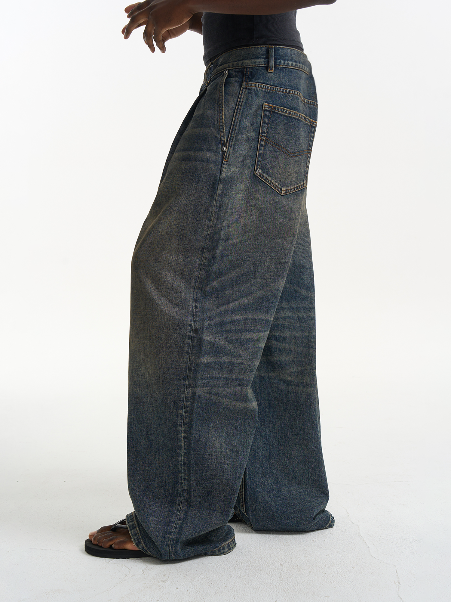 Pleated Washed Wide-Leg Jeans