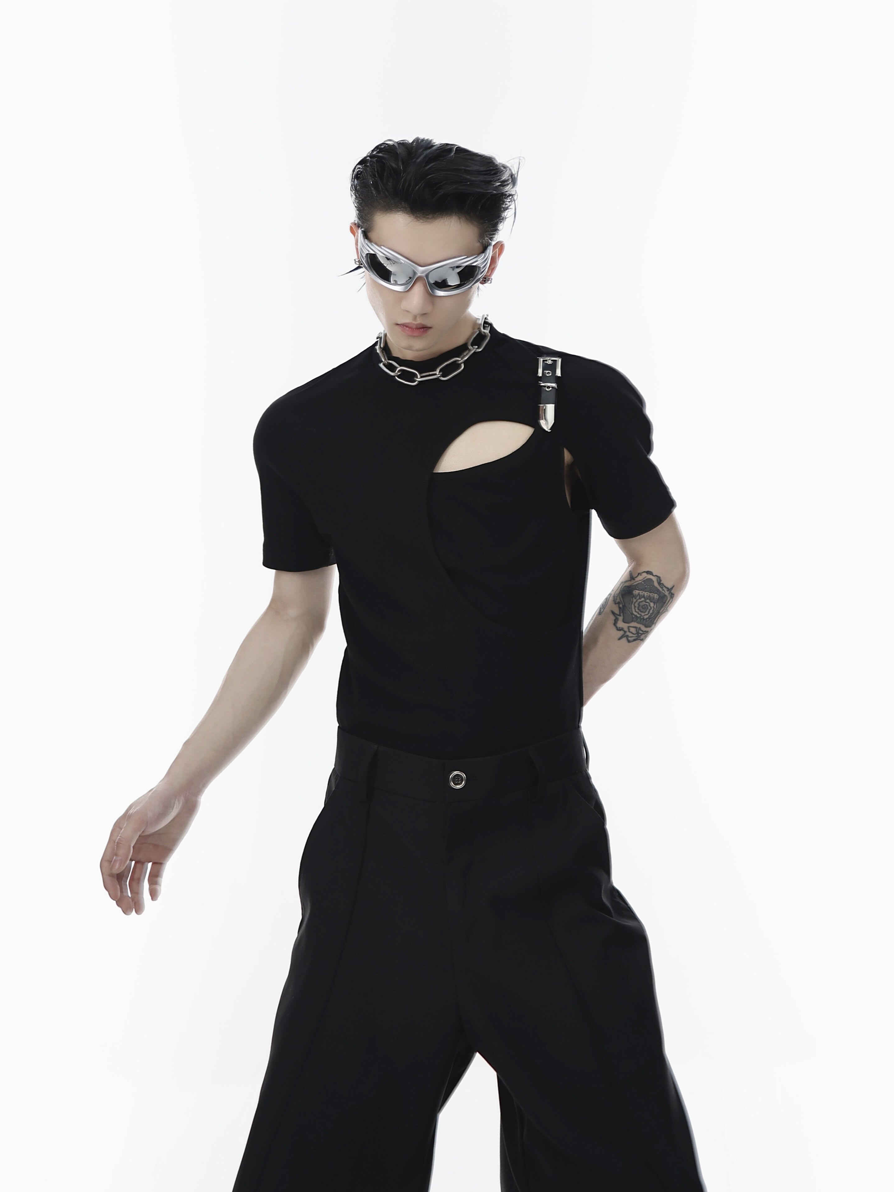 Hollow-Out Belt Buckle Cropped Tee