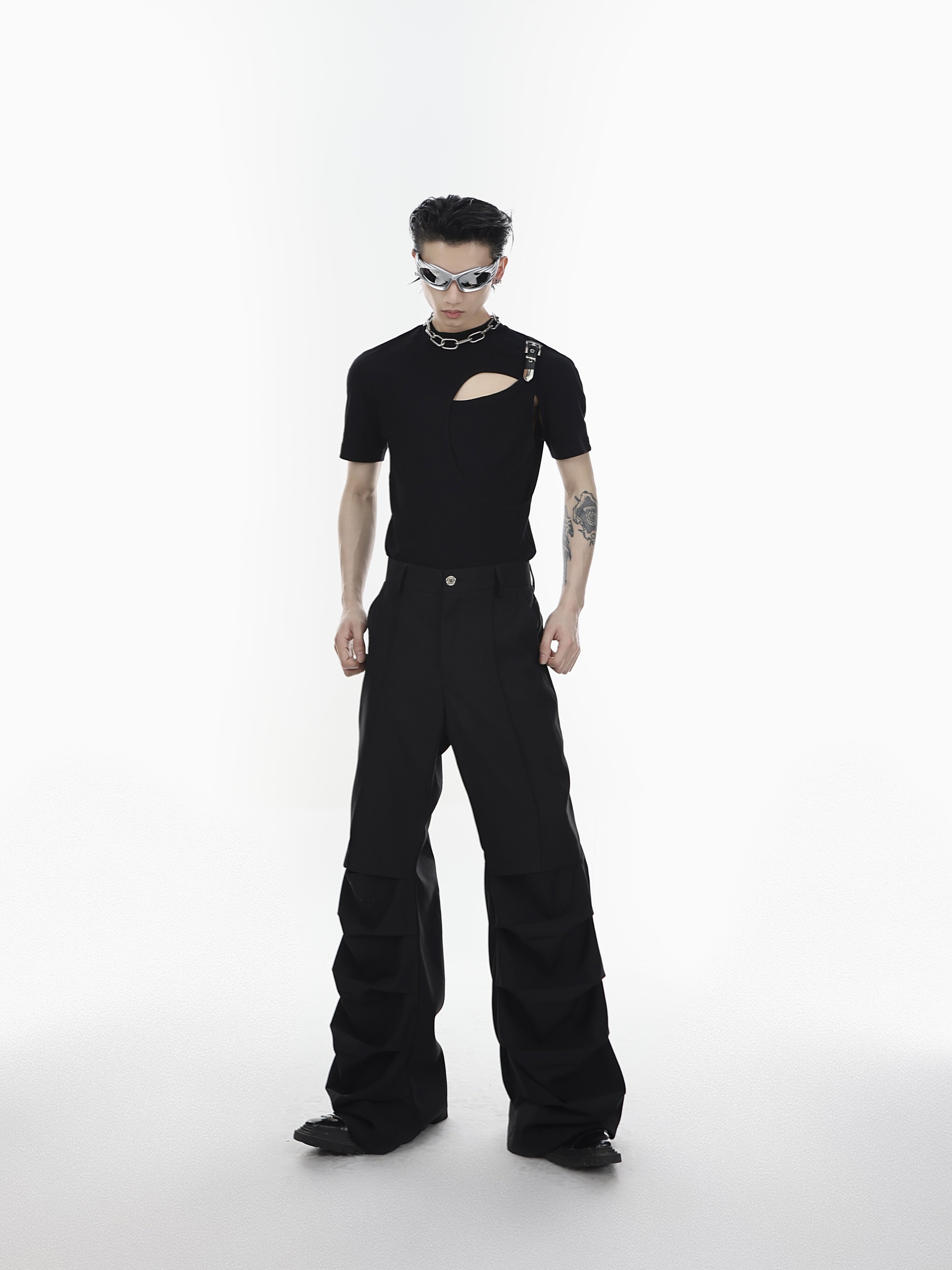Hollow-Out Belt Buckle Cropped Tee