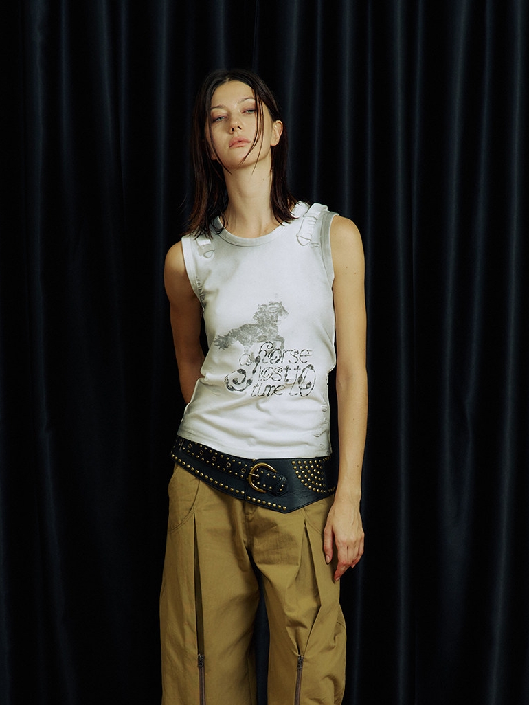 <A horse lost to time> Dirty Tank Top