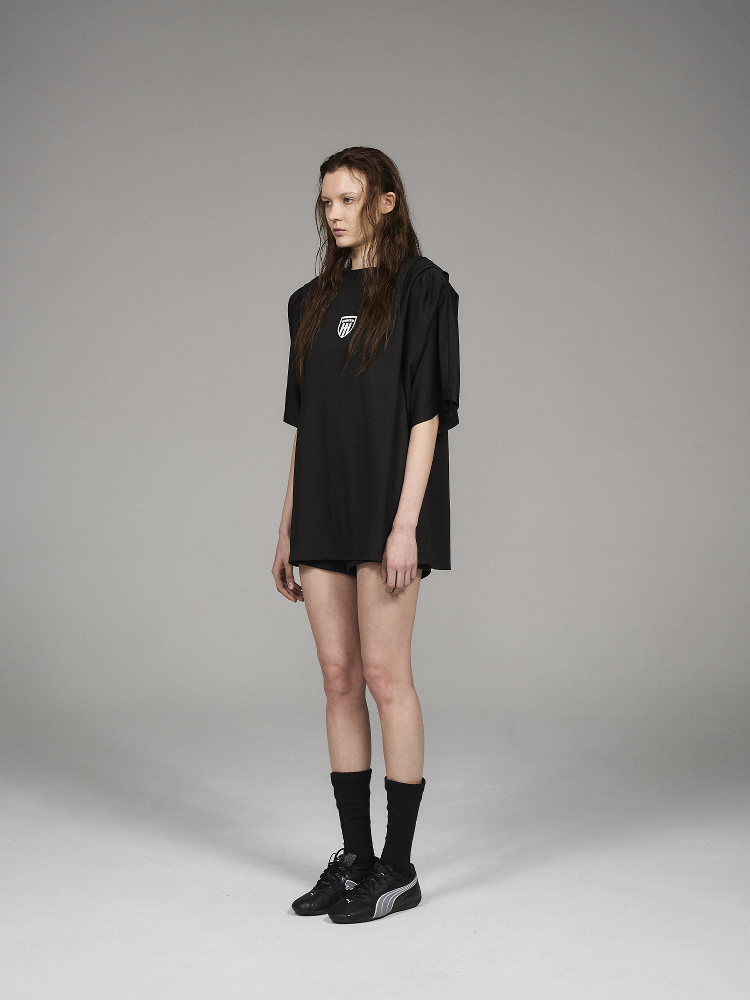 BLINDNOPLAN Level Series Oversized Shoulder Pleat Logo T-Shirt