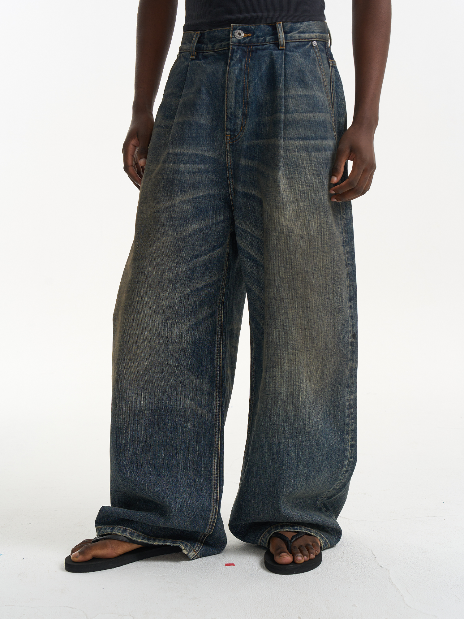 Pleated Washed Wide-Leg Jeans