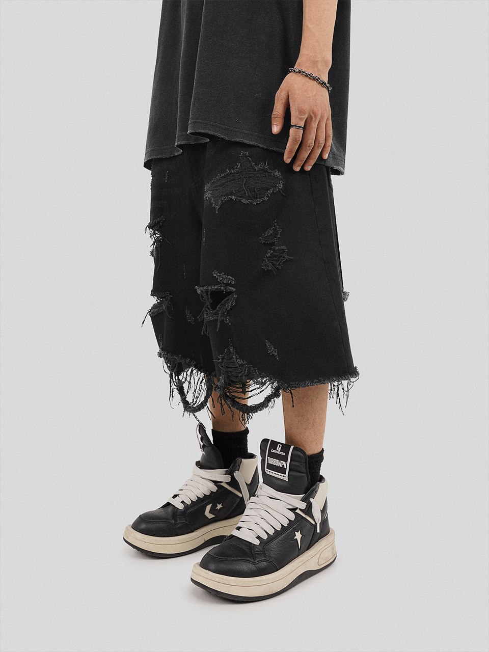 UNDERWATER SS23 DISTRESSED DENIM SHORTS