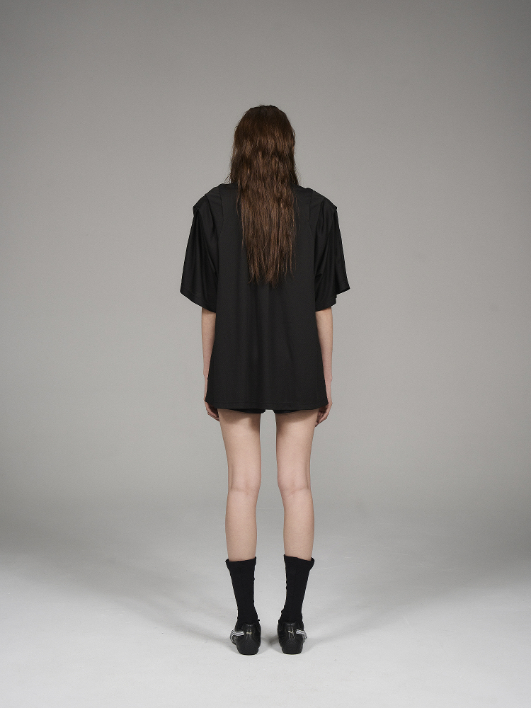 BLINDNOPLAN Level Series Oversized Shoulder Pleat Logo T-Shirt