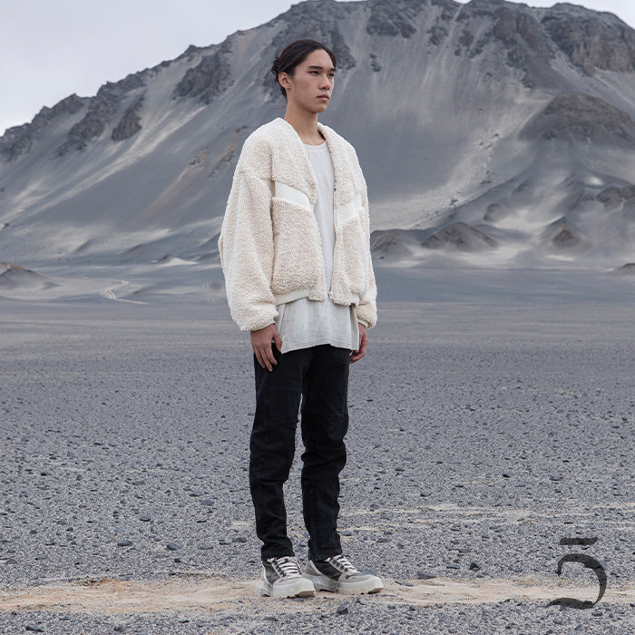 Thorn-Embroidered Boxy Sherpa Jacket