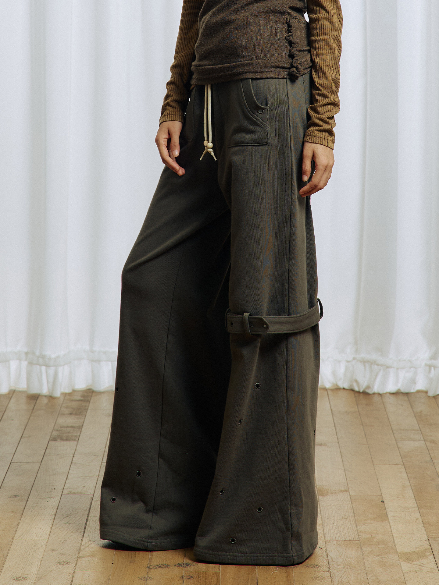 Hollow Slim Sweatpants