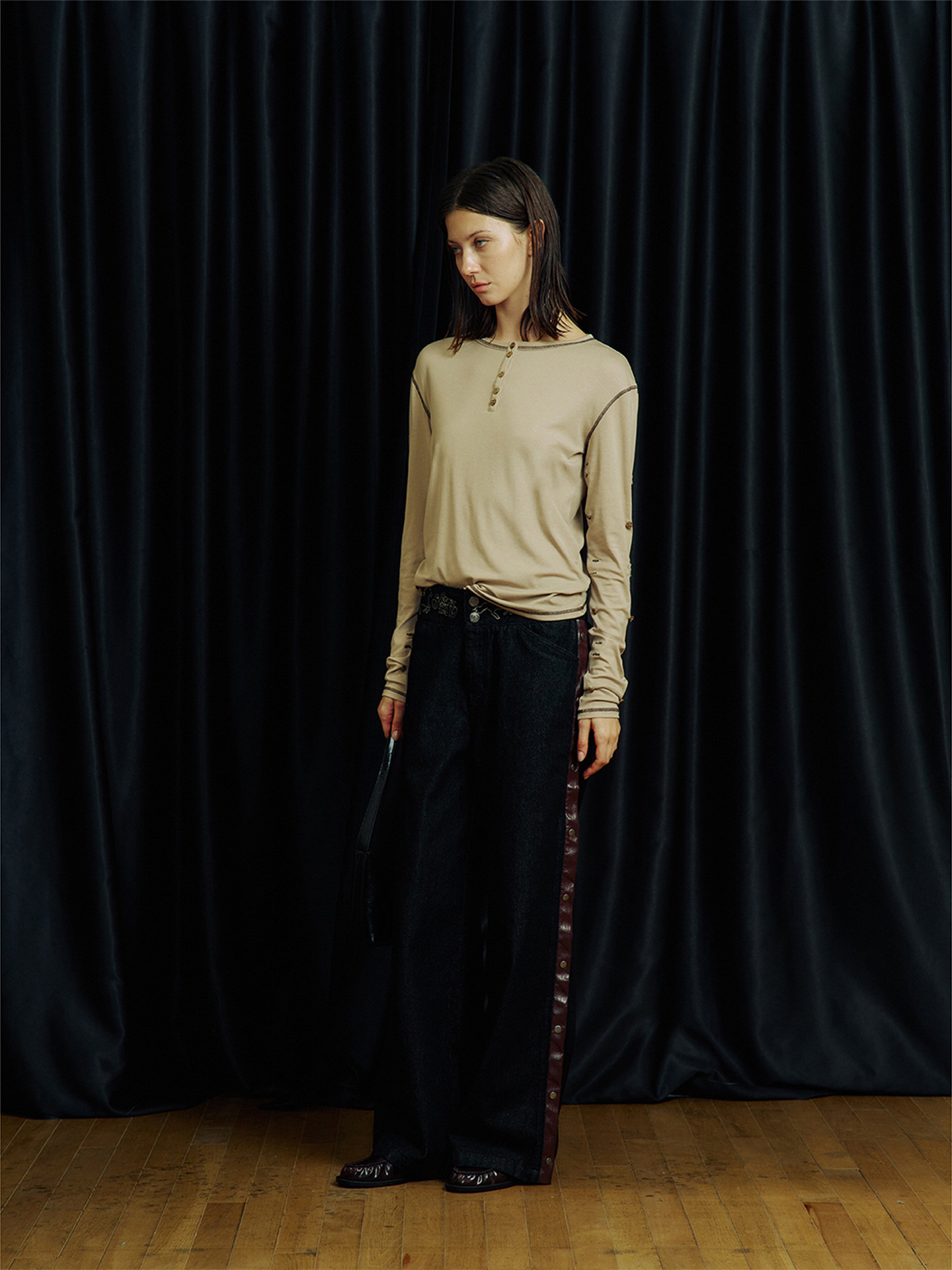 <A Horse Lost To Time> Black Raw Denim Jeans