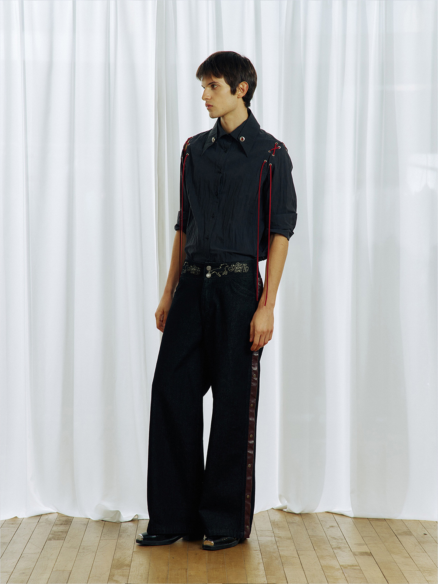 <A Horse Lost To Time> Black Raw Denim Jeans