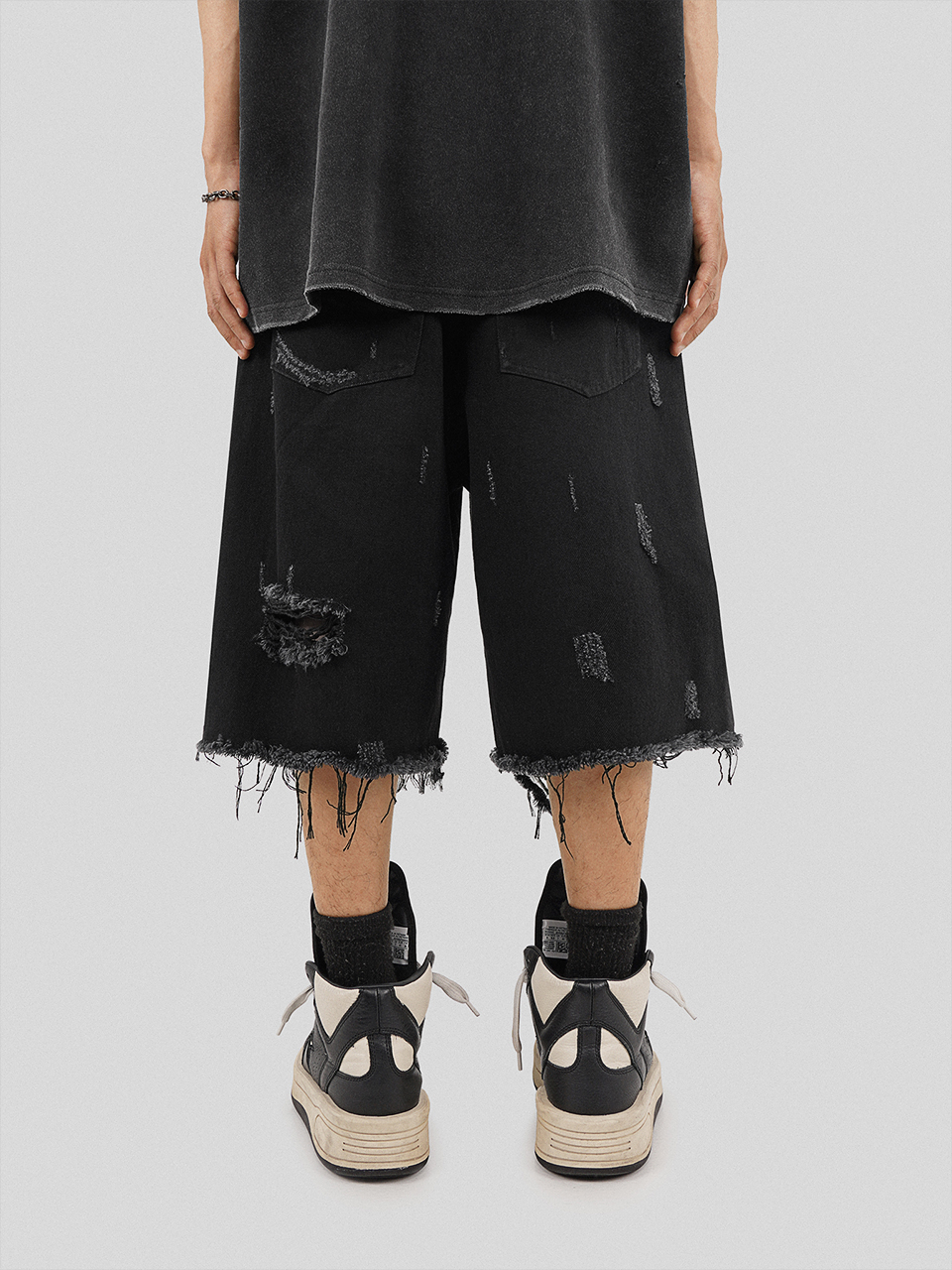 UNDERWATER SS23 DISTRESSED DENIM SHORTS