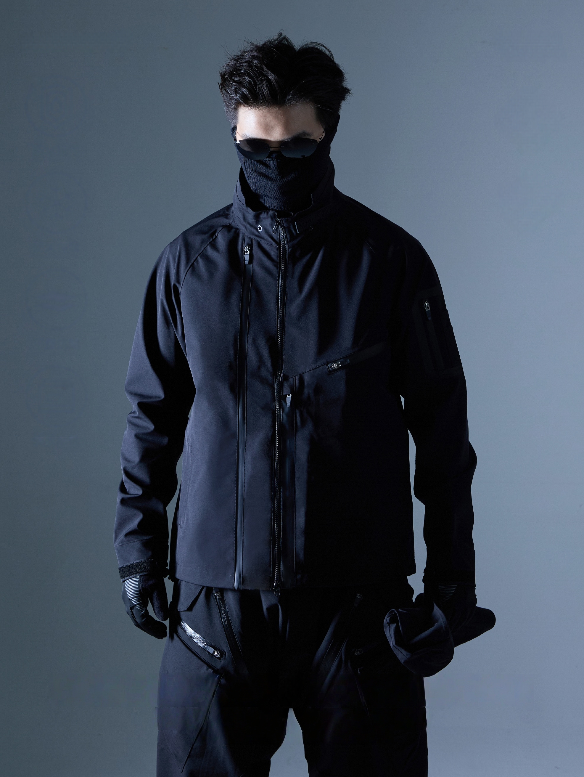 Fully Taped Hard Shell Jacket with Layered Pockets