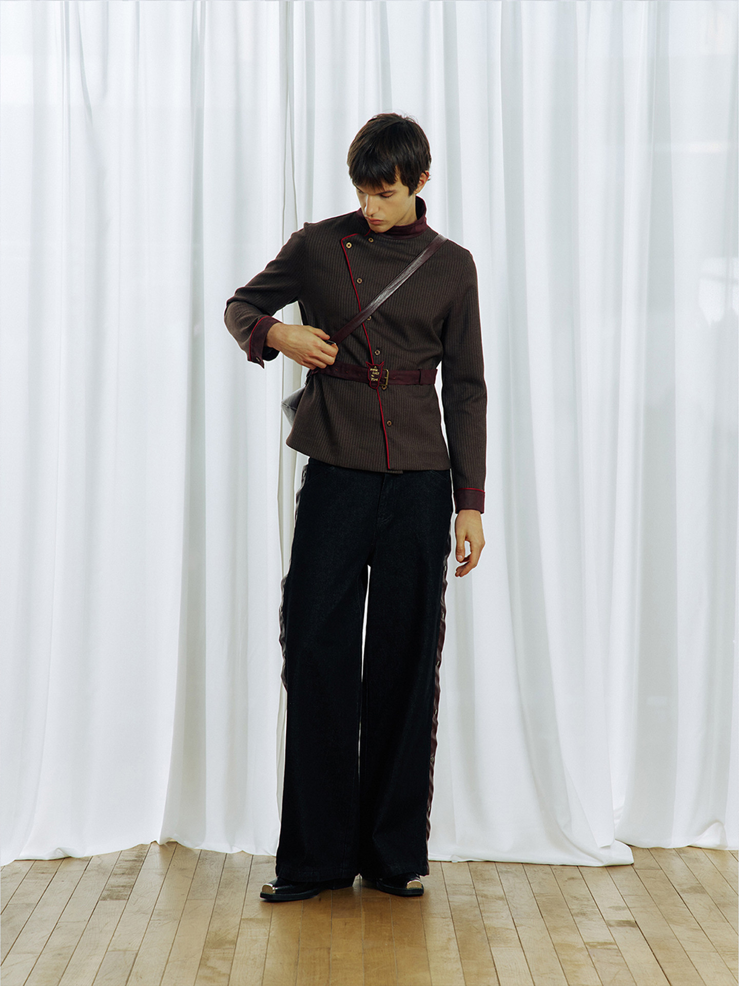 <A Horse Lost To Time> Black Raw Denim Jeans