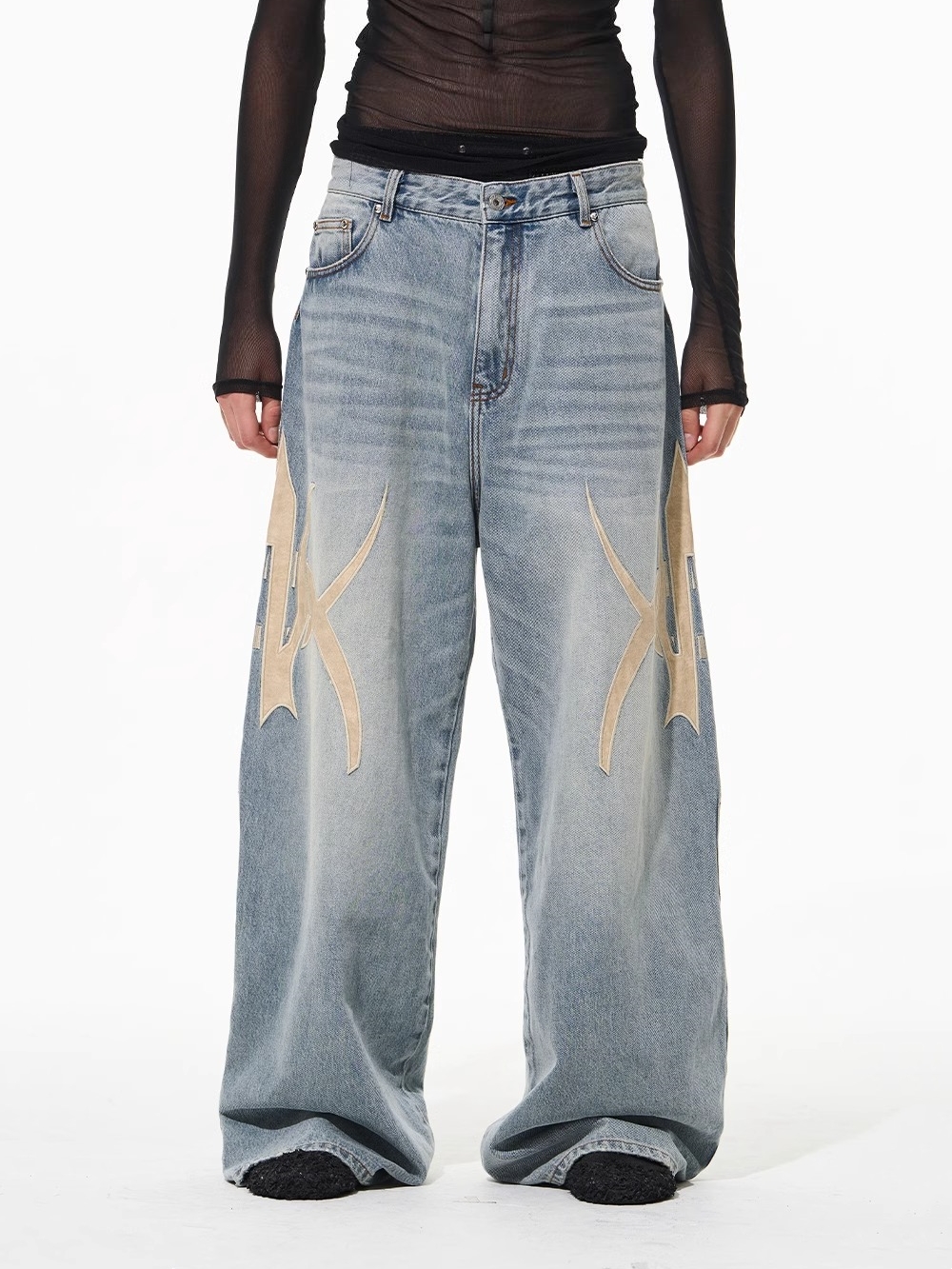 BLINDNOPLAN Graphic Logo Patch Embroidered Washed Loose-Fit Jeans