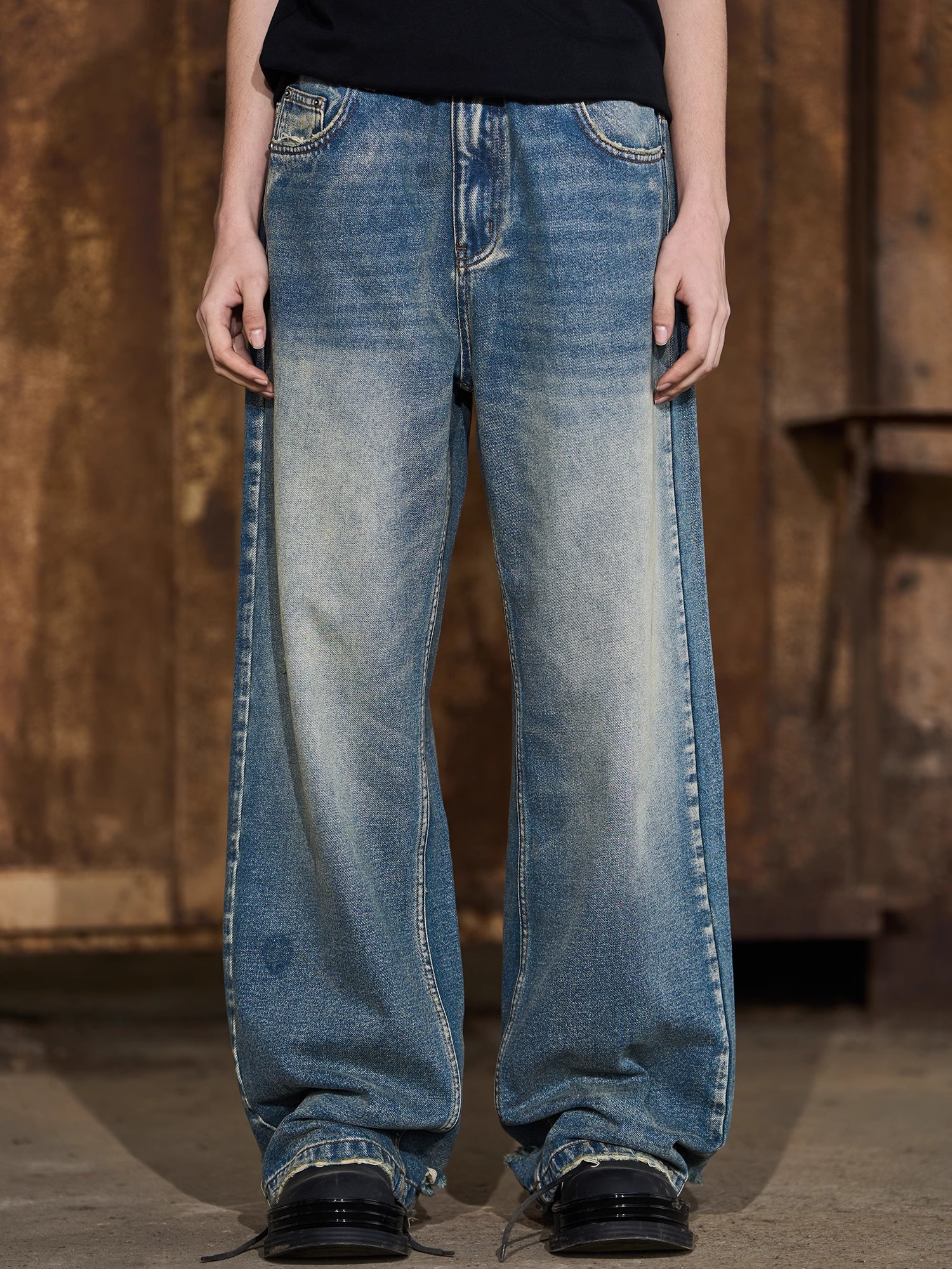 BLINDNOPLAN 24SS EXIT MODE Contrast Embroidered T-shirt