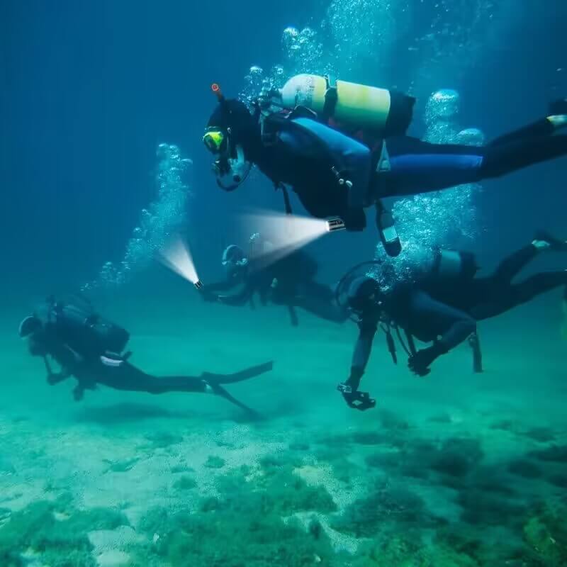 【Free Shipping】】Powerful Diving Flashlight IP88 Waterproof 8000 High Lumens