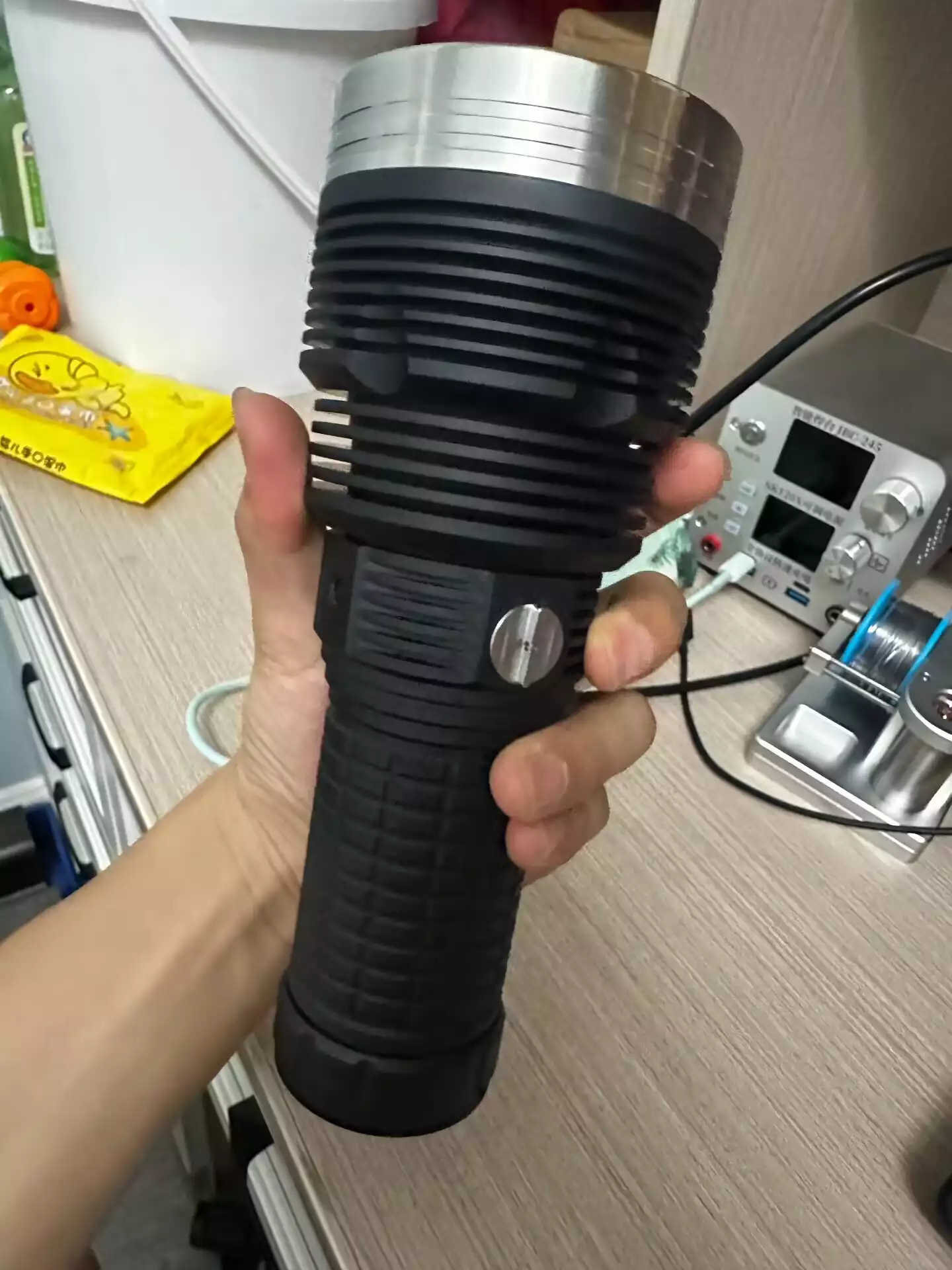New design handmade powerful flashlight