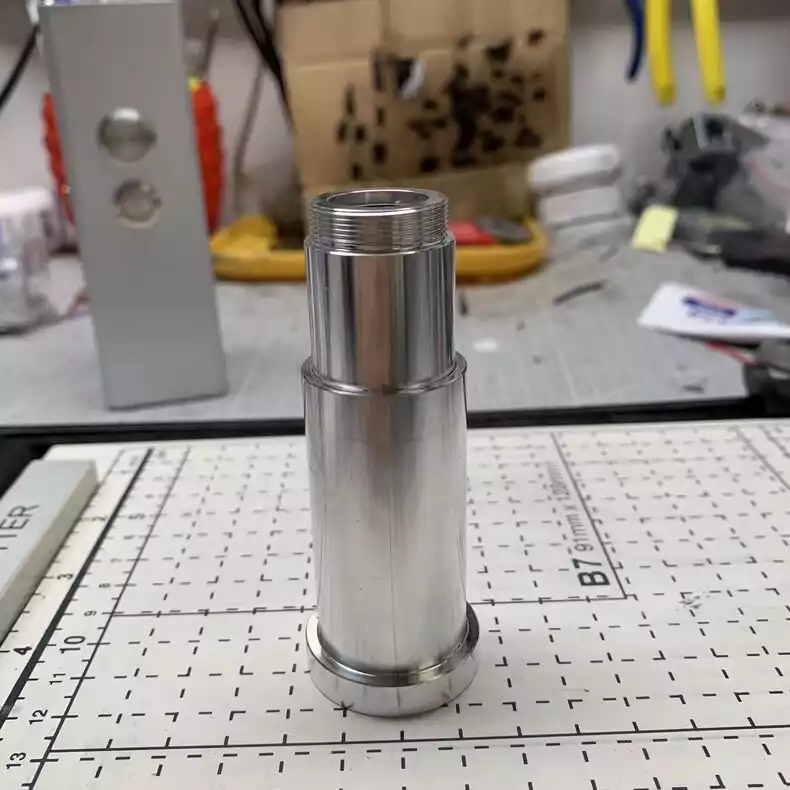 10X freely extendable lens for fiber lasers