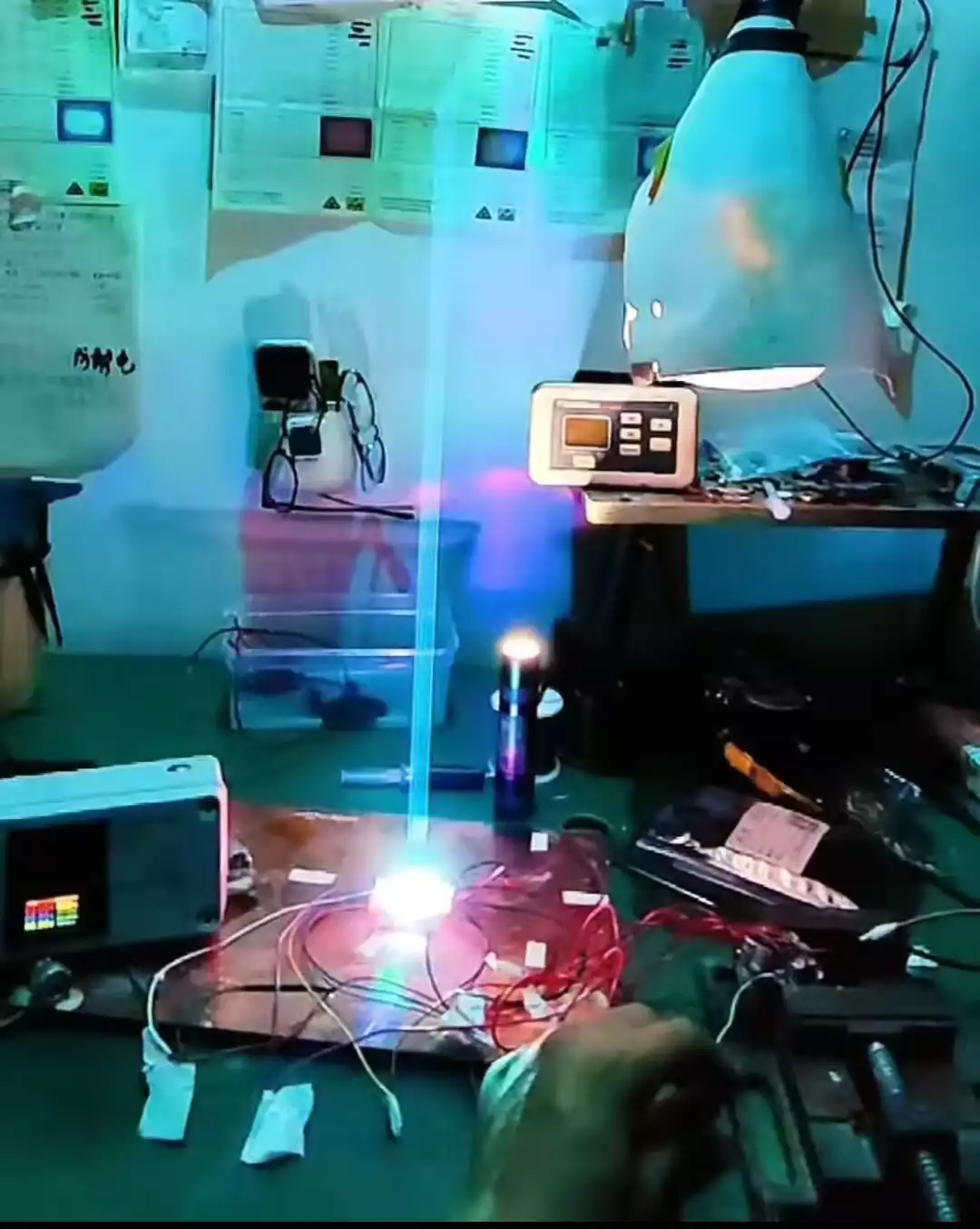 World's First Handheld RGB Laser Dazzler