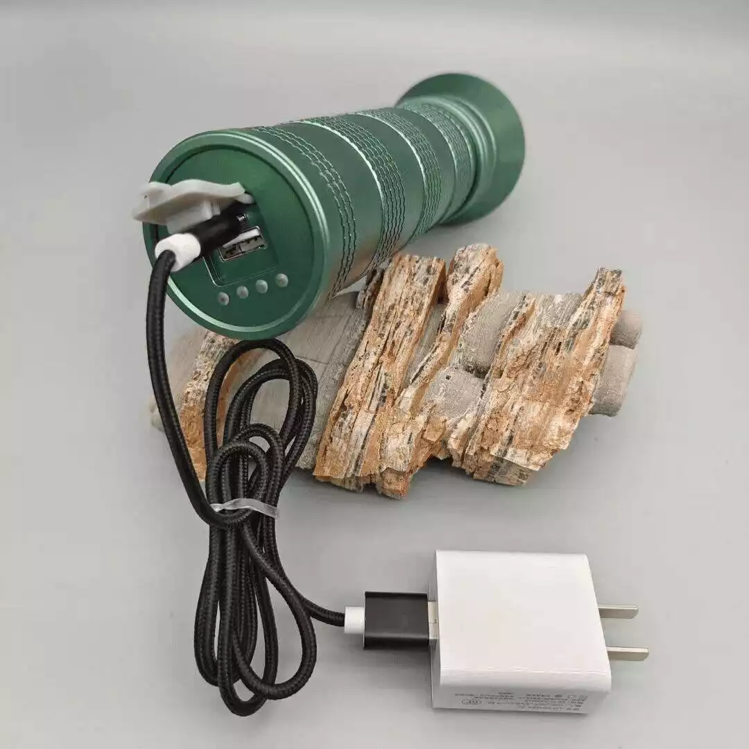 New Design Super Bright Rechargeable Flashlight