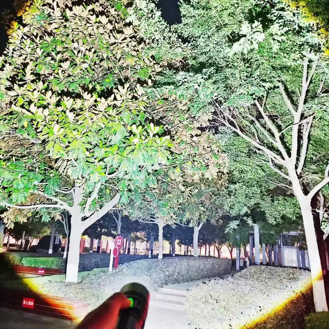 New Design Super Bright Rechargeable Flashlight