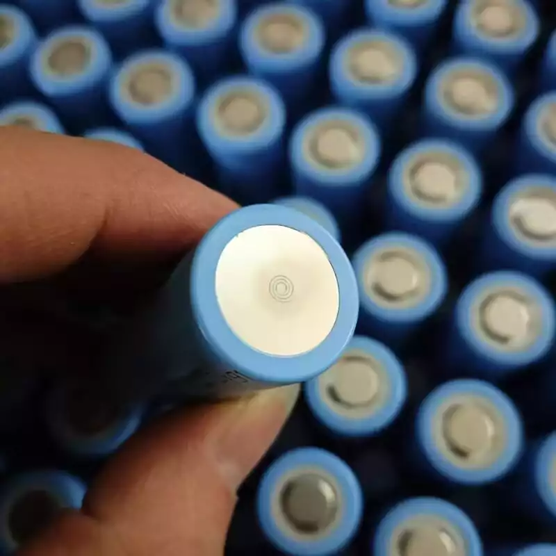 Customized 4000mAh Rechargeable 21700 Batteries 70A Discharge Capacity