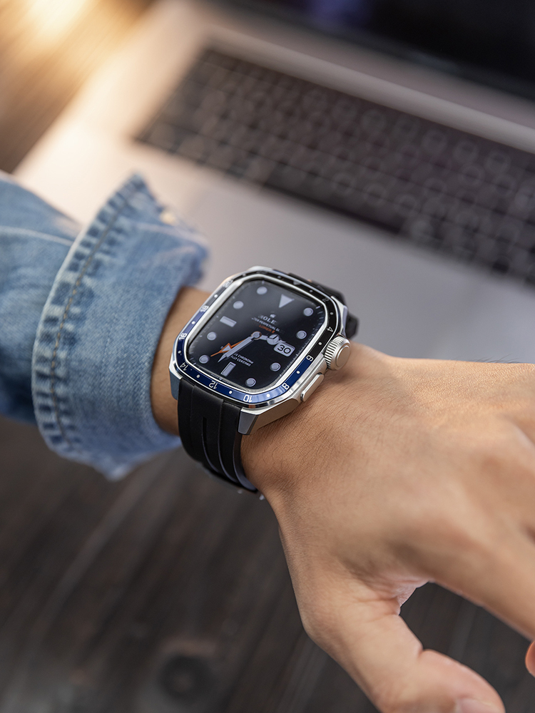 Integrated Protective Case with Scale Silicone Band