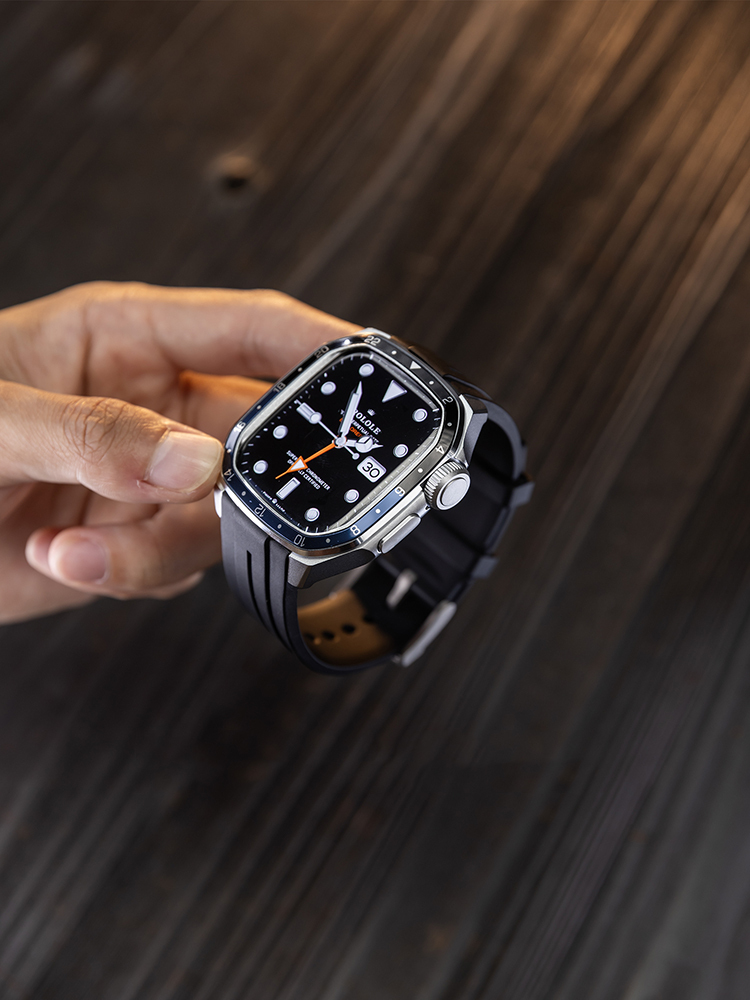 Integrated Protective Case with Scale Silicone Band