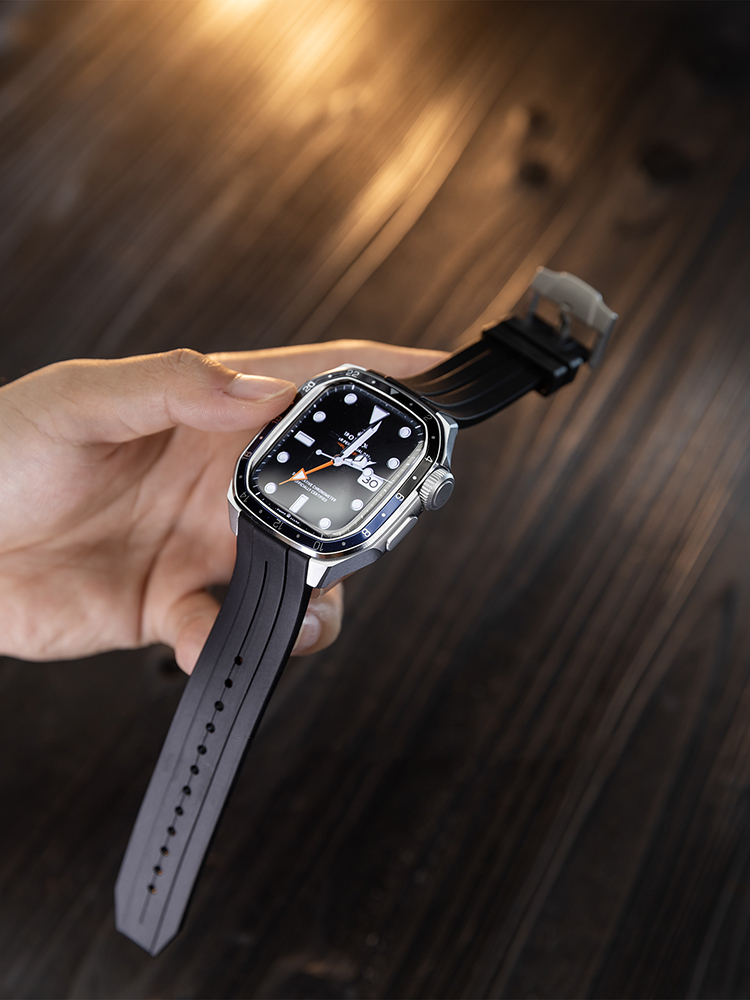 Integrated Protective Case with Scale Silicone Band