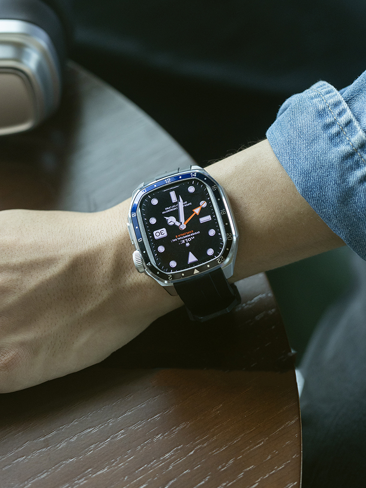 Integrated Protective Case with Scale Silicone Band