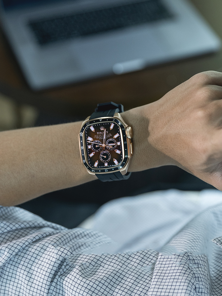 Integrated Protective Case with Scale Silicone Band