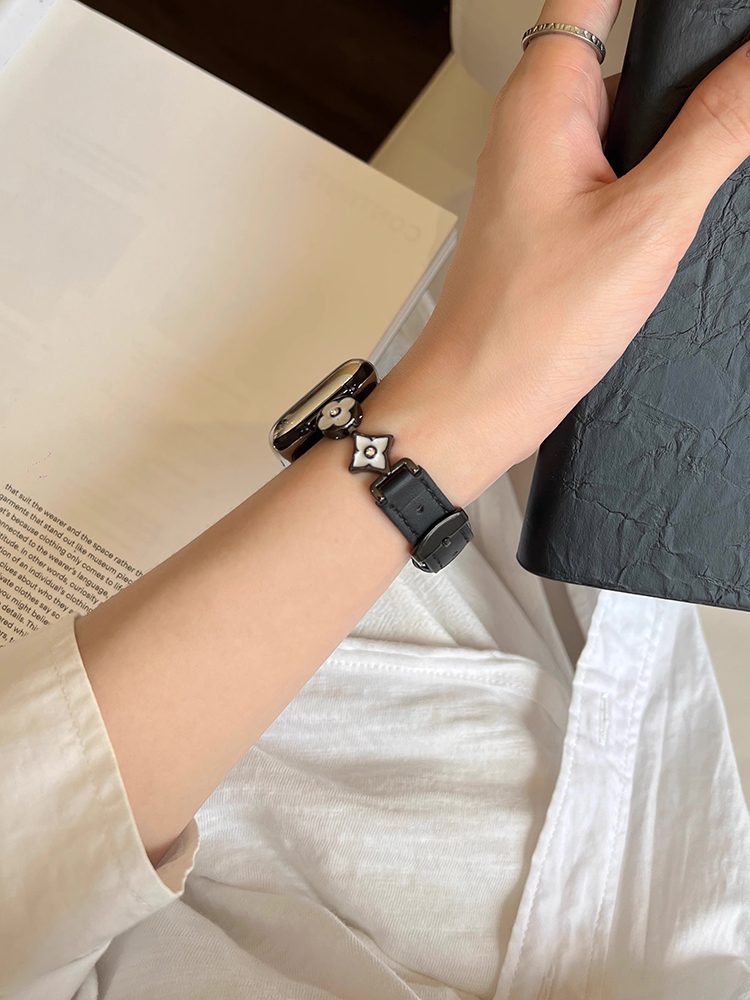 Retro Pattern Connecting Buckle Leather Band