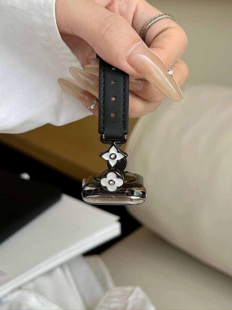 Retro Pattern Connecting Buckle Leather Band