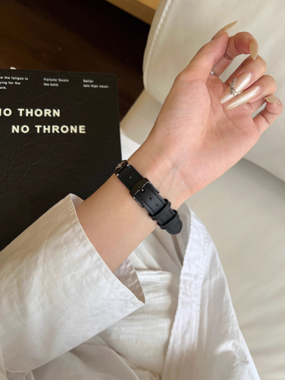 Retro Pattern Connecting Buckle Leather Band