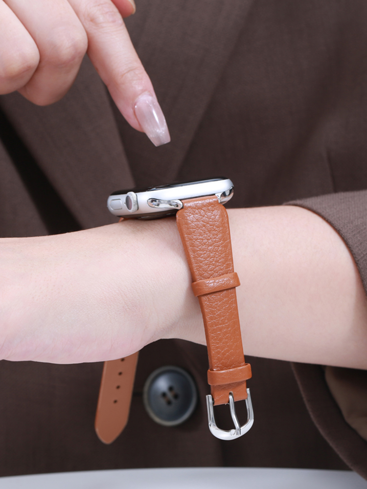 Vase-shaped Pebbled Leather Band