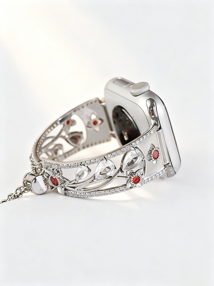 Tatanband Ruby Five-Petal Flower Apple Watch Band - Close up jewelry view。
