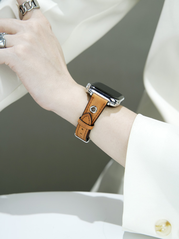 Vintage-paneled Leather Band